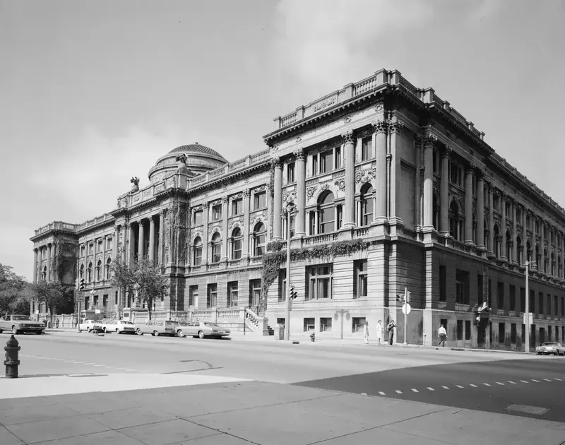 A black and white 1970 photograph of the Milwaukee Central Library, a block-long building with a dome and tall arched windows